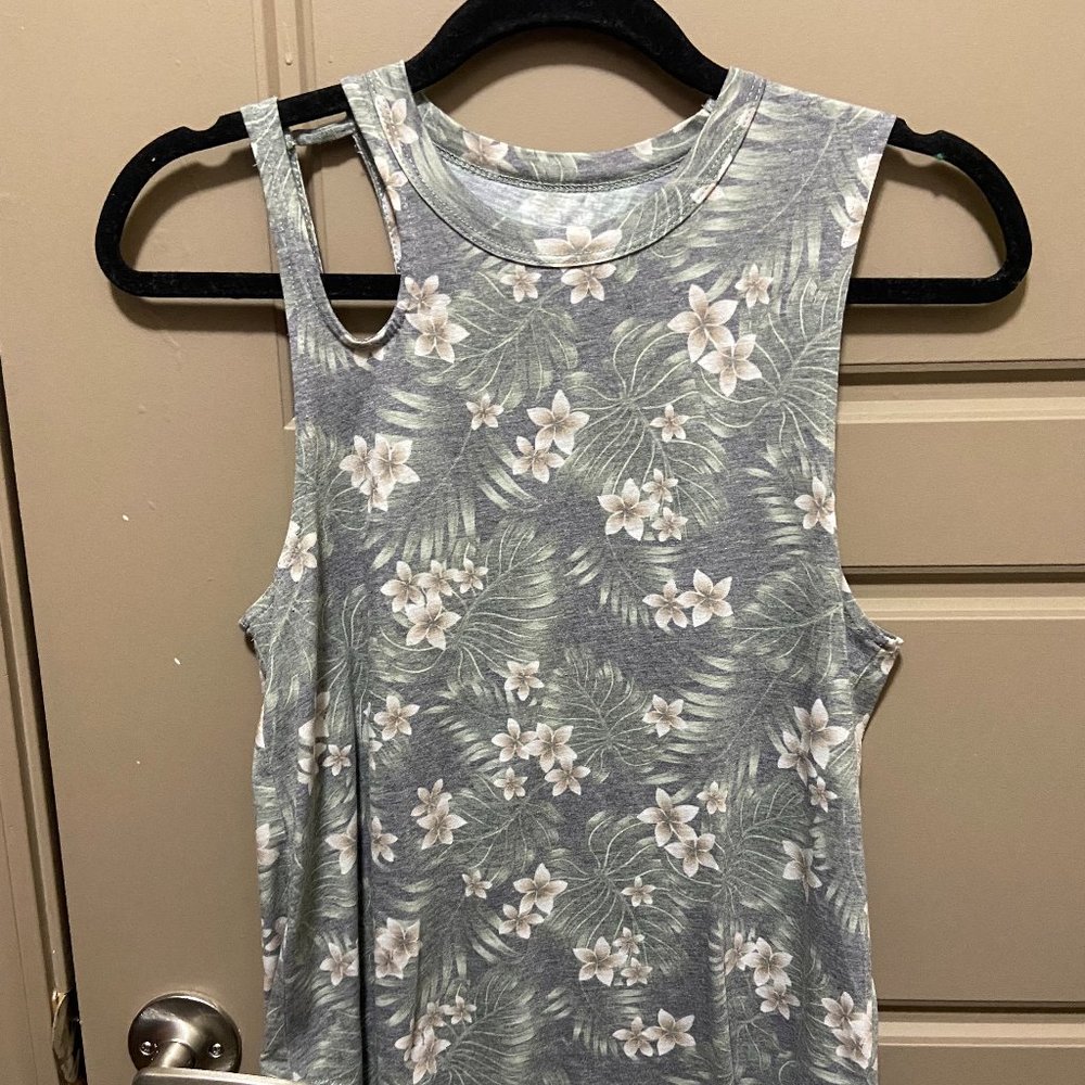 Chaser tank top. Tropical print. Size S